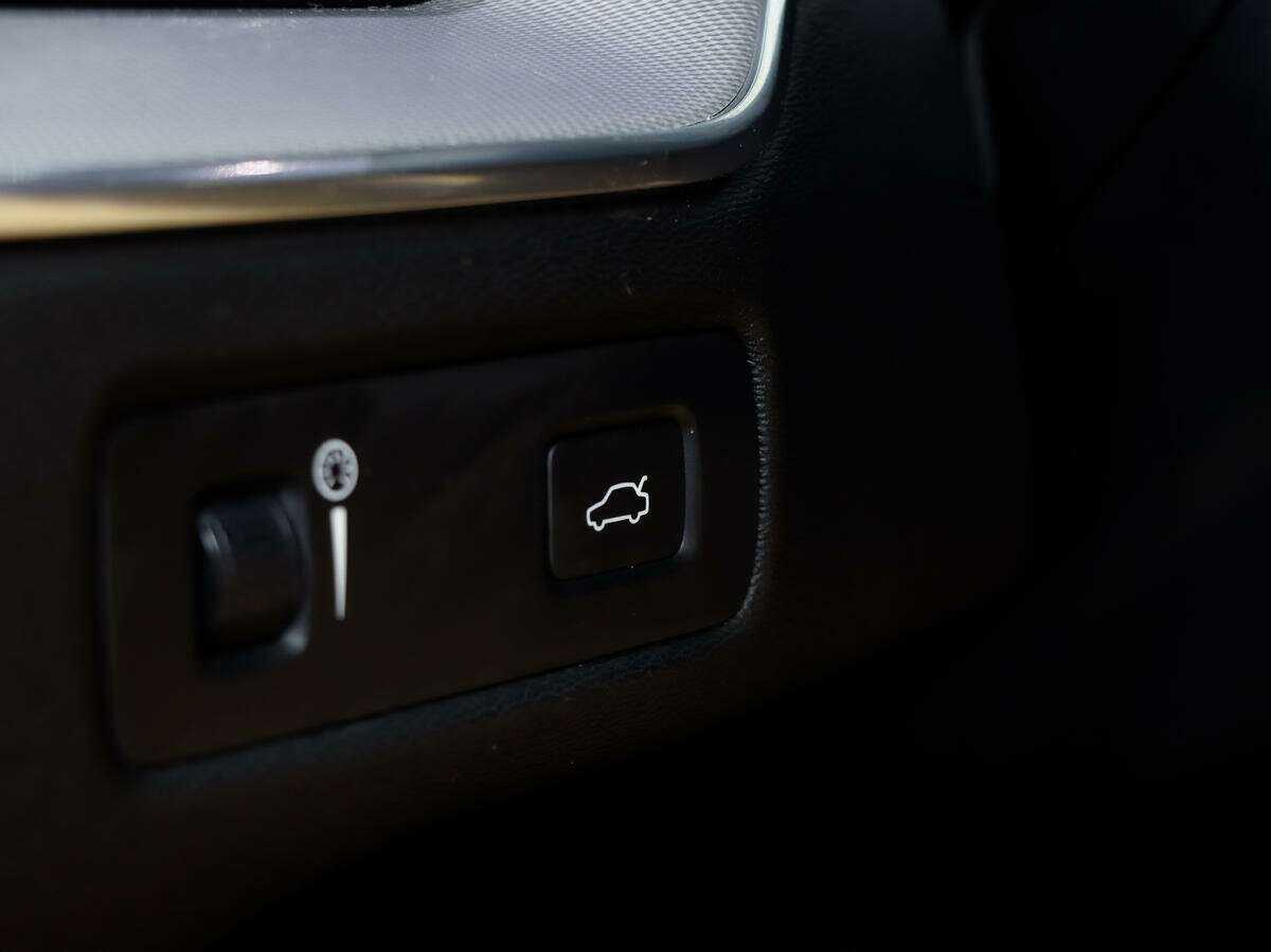 Купить Volvo XC60 с пробегом. Фото: #18