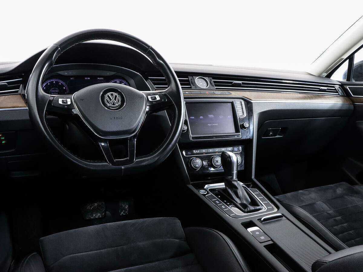 Купить Volkswagen Passat с пробегом. Фото: #10
