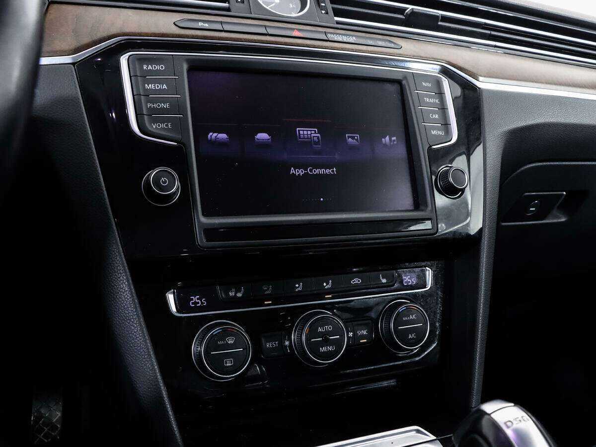 Купить Volkswagen Passat с пробегом. Фото: #14