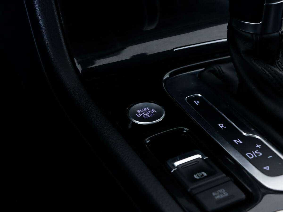 Купить Volkswagen Touareg с пробегом. Фото: #13