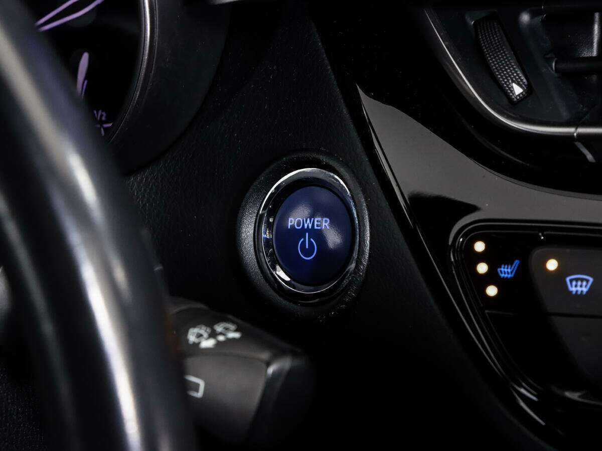 Купить Toyota C-HR с пробегом. Фото: #21