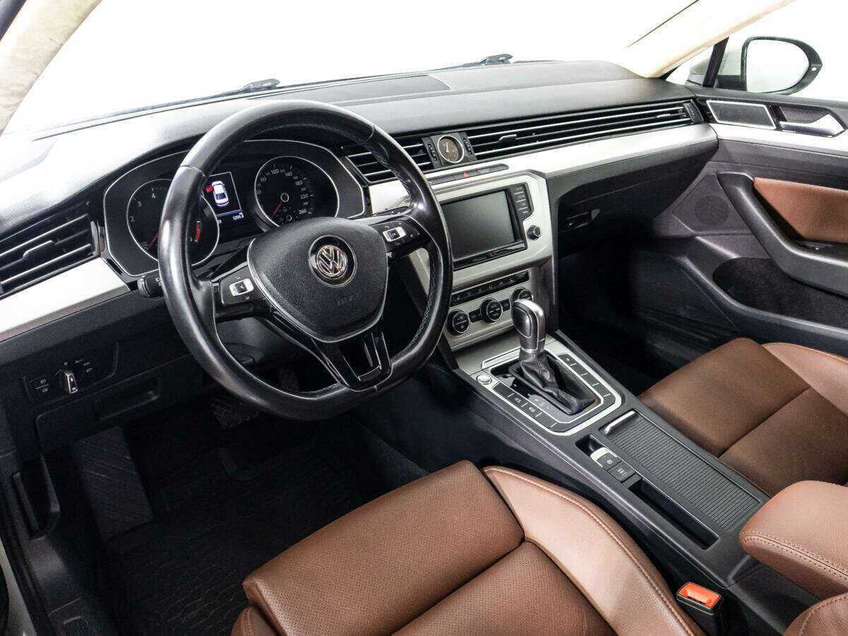 Купить Volkswagen Passat с пробегом. Фото: #10