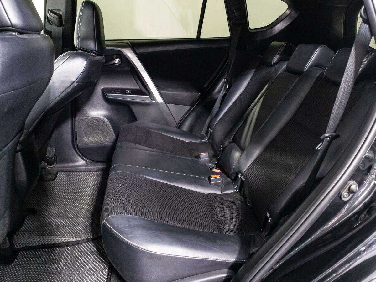 Купить Toyota RAV4 с пробегом. Фото: #9