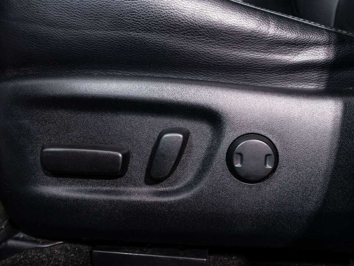 Купить Toyota RAV4 с пробегом. Фото: #16