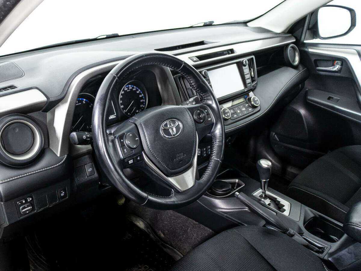 Купить Toyota RAV4 с пробегом. Фото: #10