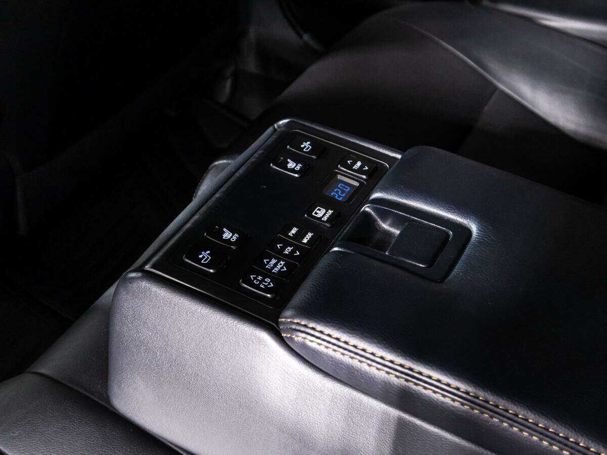 Купить Toyota Camry с пробегом. Фото: #18