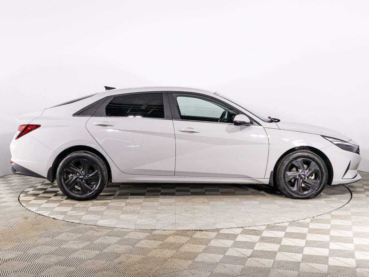 Купить Hyundai Elantra с пробегом. Фото: #3