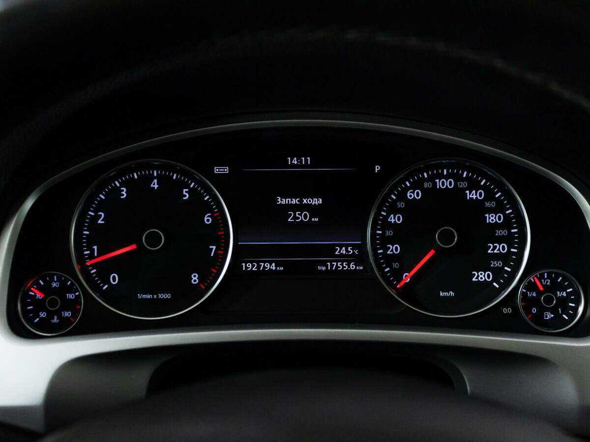 Купить Volkswagen Touareg с пробегом. Фото: #9