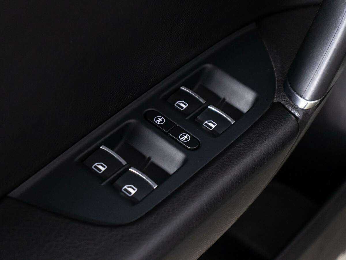 Купить Volkswagen Touareg с пробегом. Фото: #16