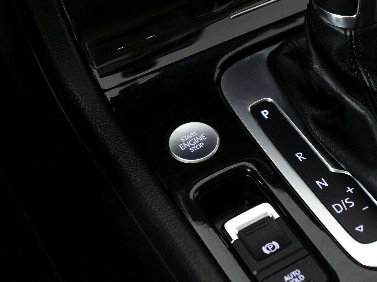 Купить Volkswagen Touareg с пробегом. Фото: #18