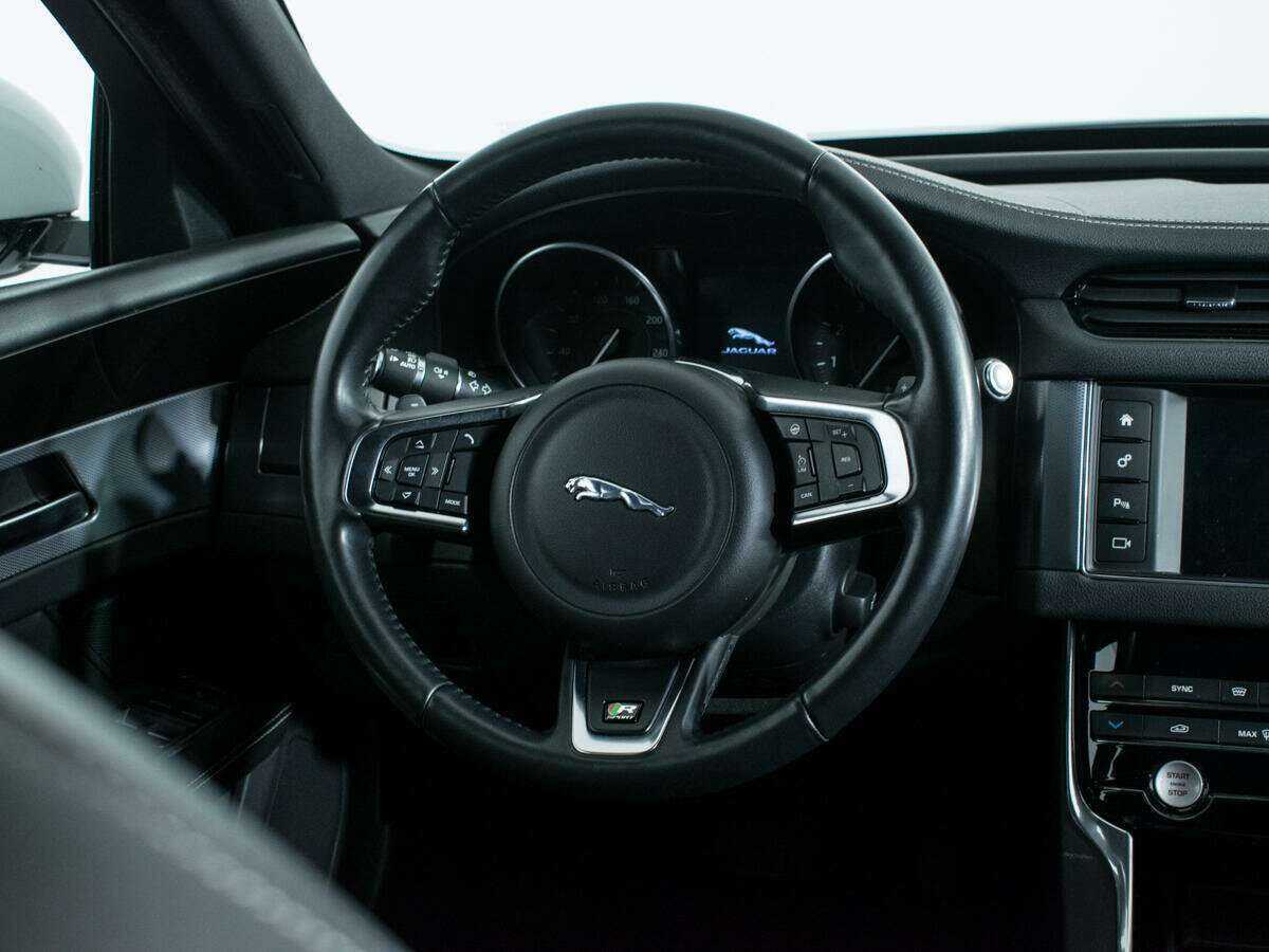 Купить Jaguar XF с пробегом. Фото: #13