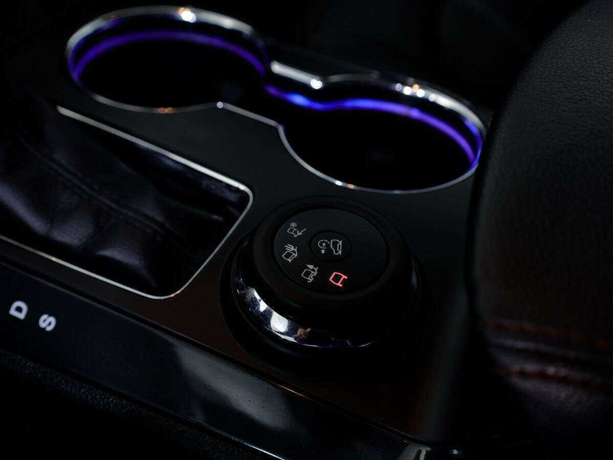 Купить Ford Explorer с пробегом. Фото: #18