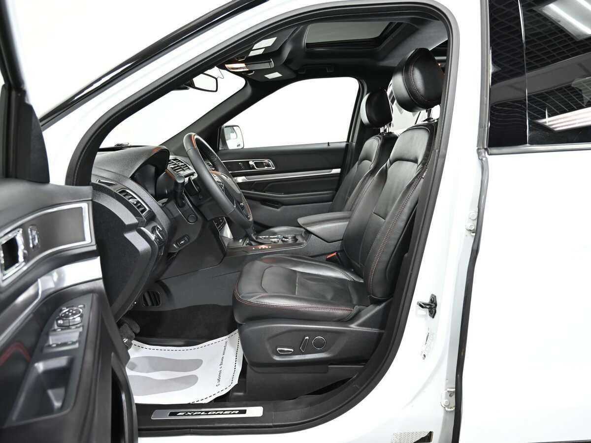 Купить Ford Explorer с пробегом. Фото: #4