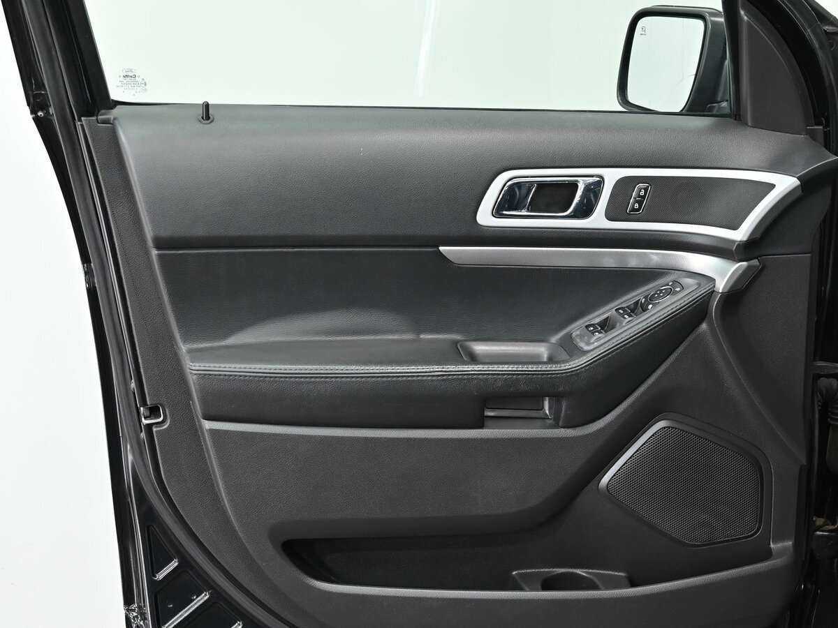 Купить Ford Explorer с пробегом. Фото: #8
