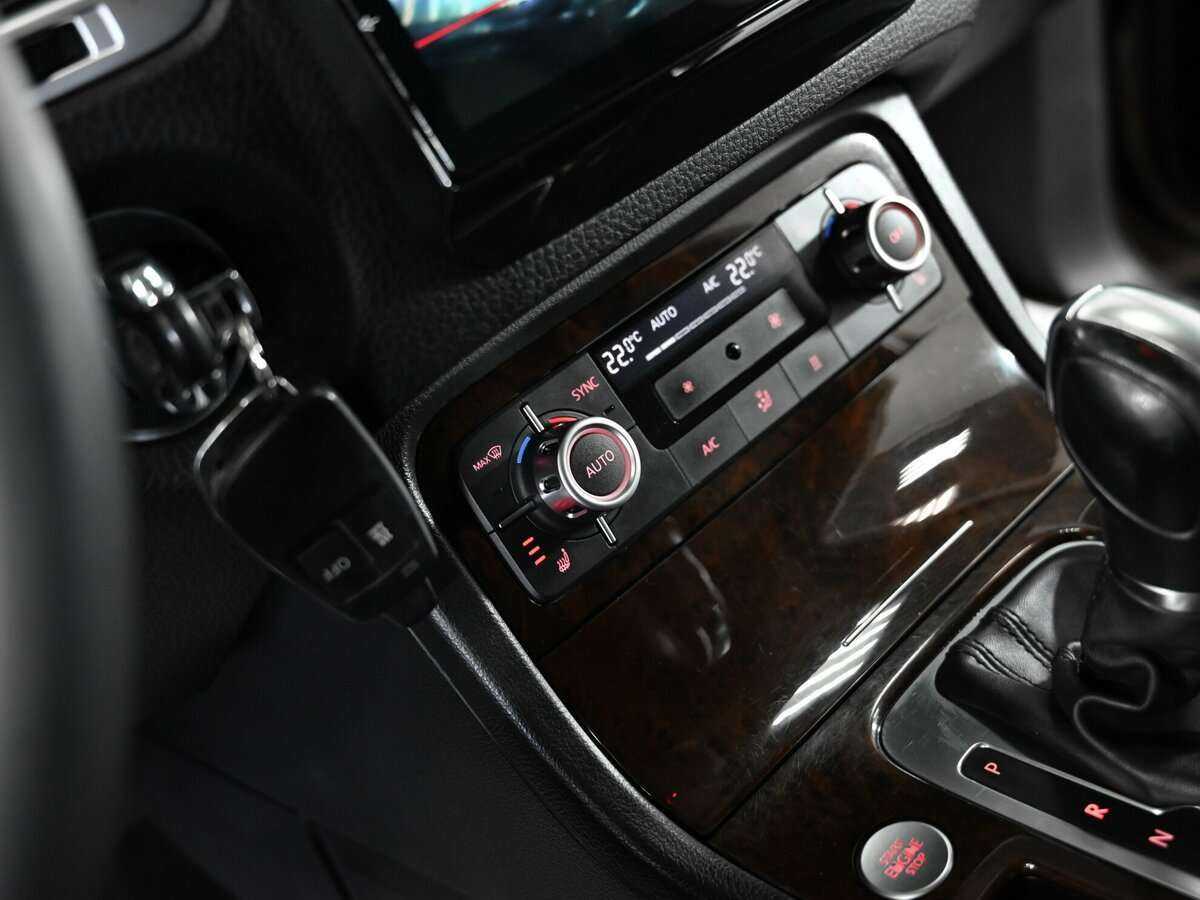 Купить Volkswagen Touareg с пробегом. Фото: #6