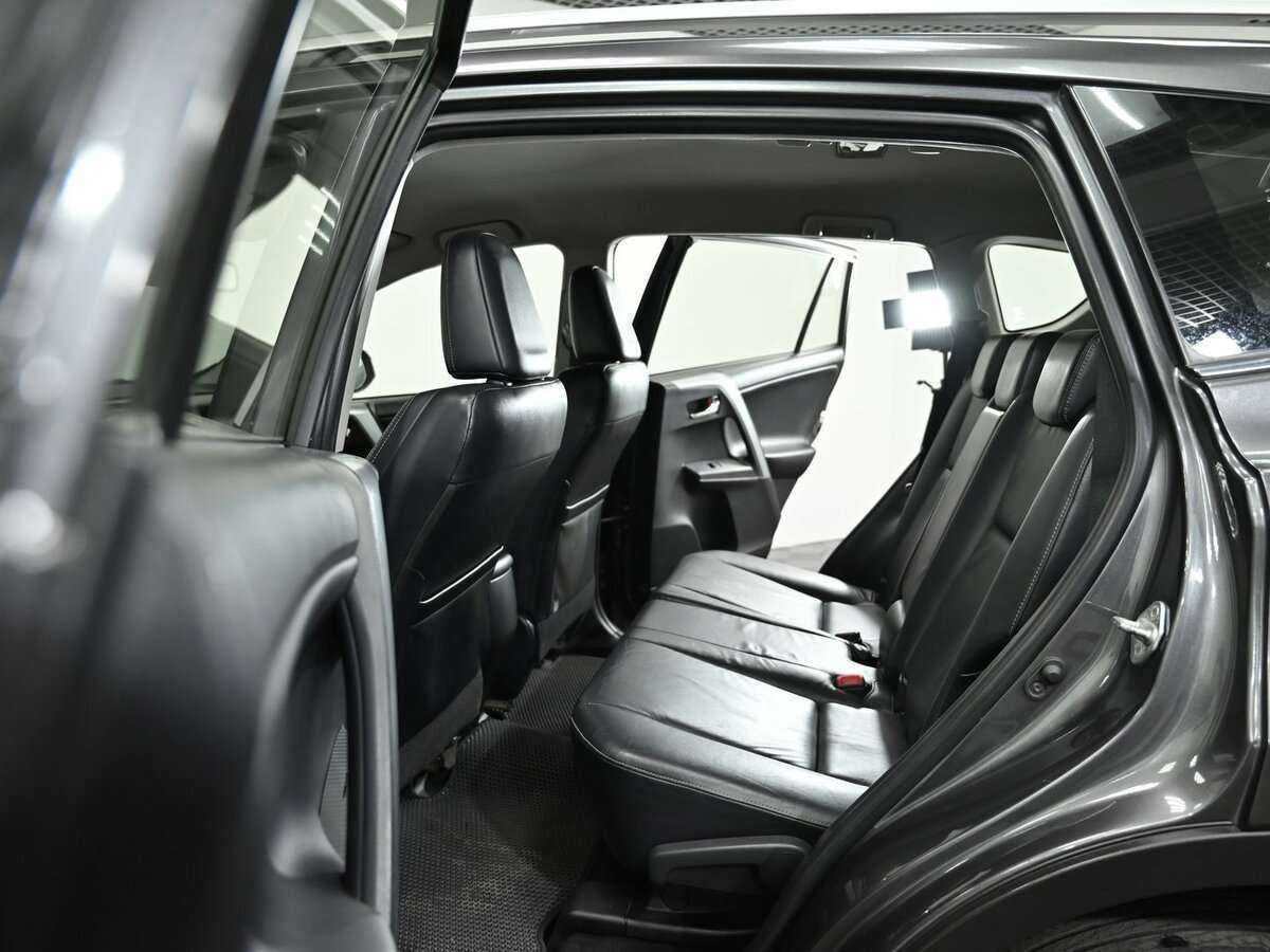 Купить Toyota RAV4 с пробегом. Фото: #5