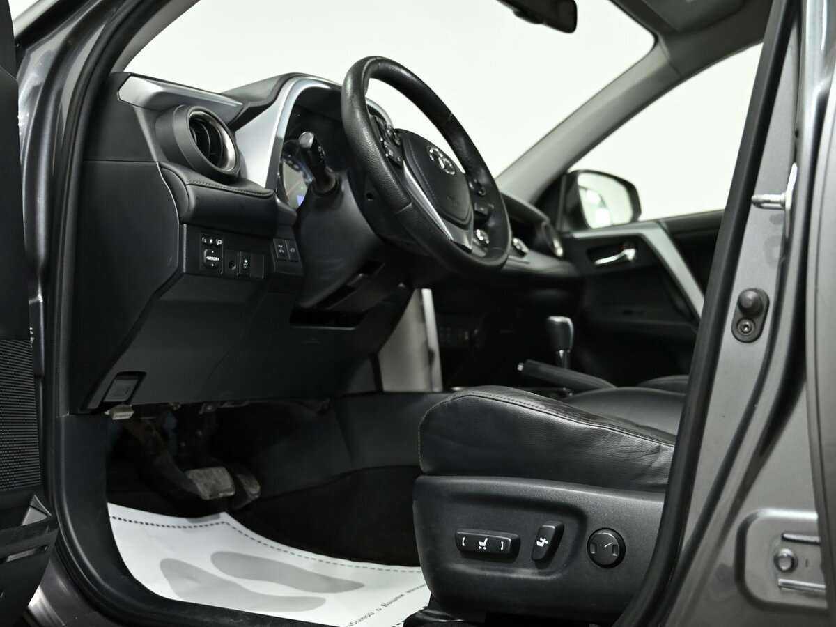 Купить Toyota RAV4 с пробегом. Фото: #7