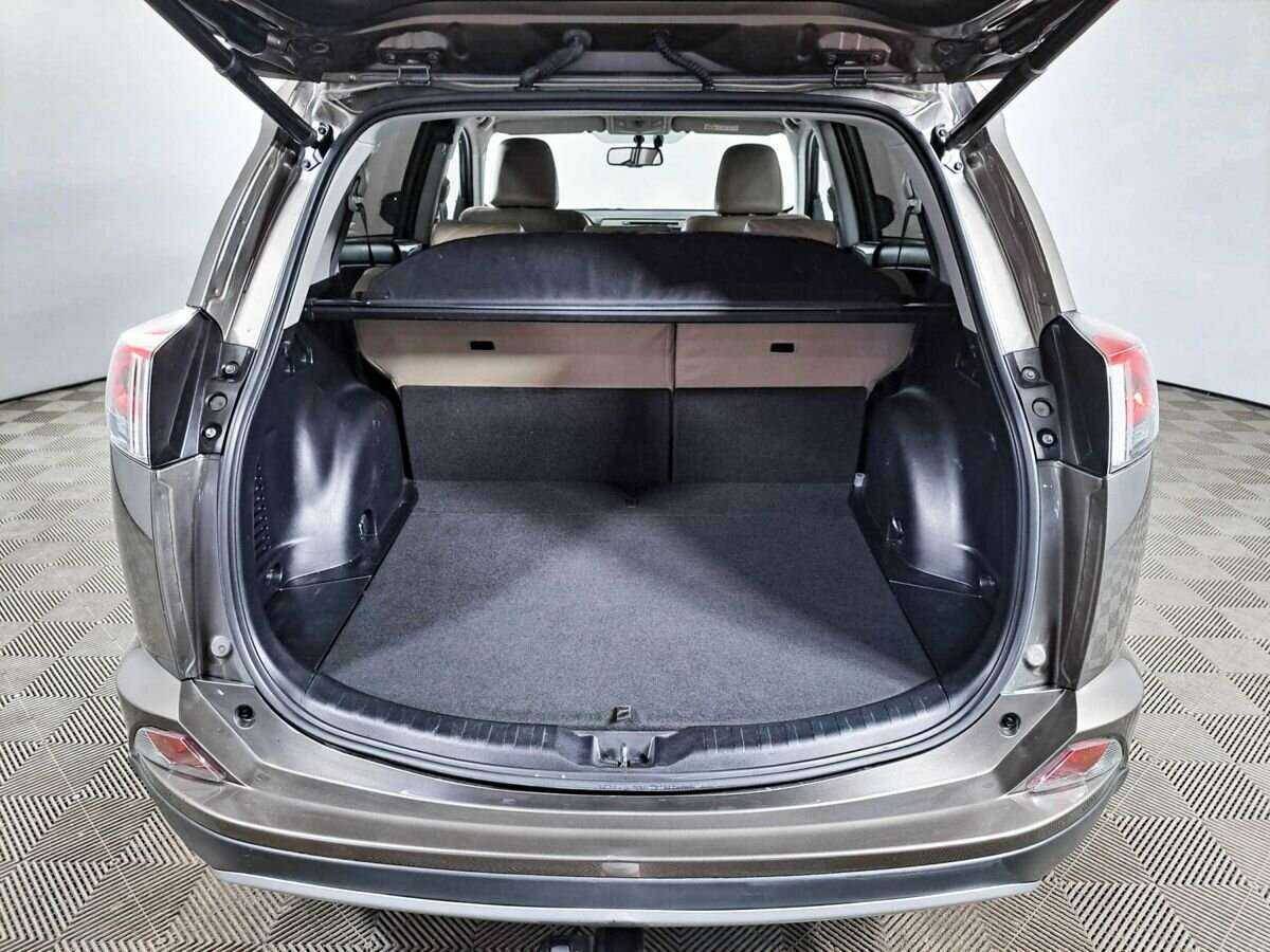 Купить Toyota RAV4 с пробегом. Фото: #8