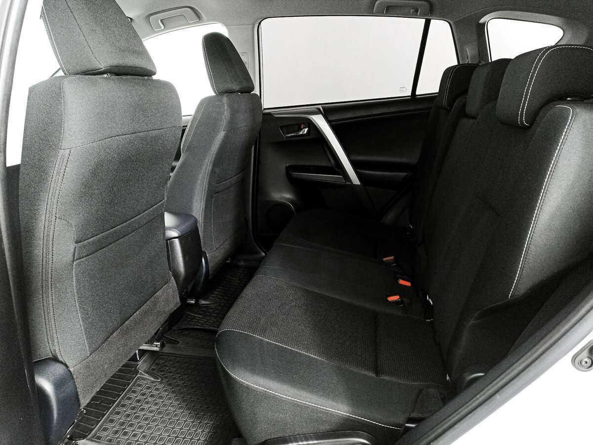 Купить Toyota RAV4 с пробегом. Фото: #9