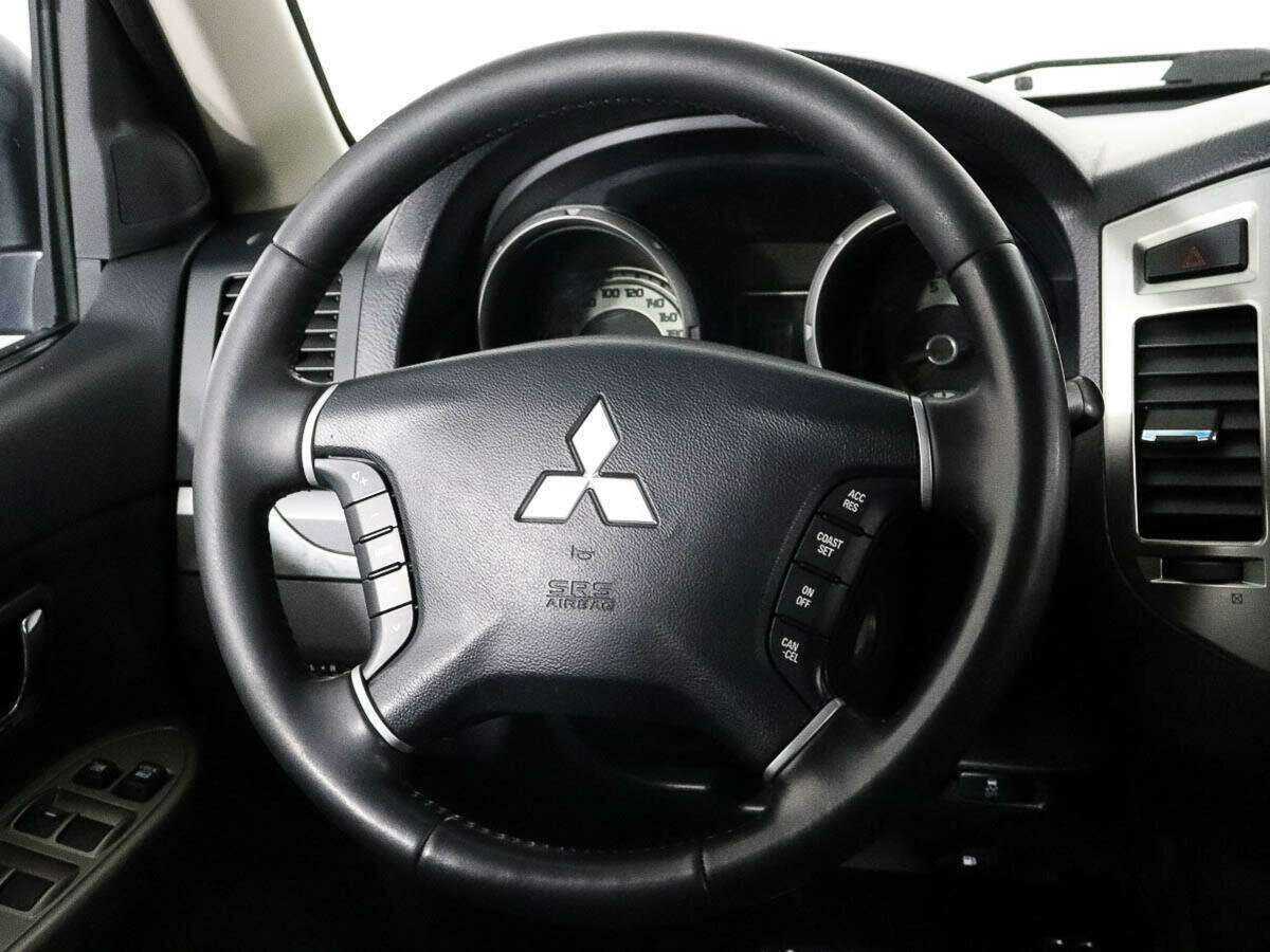 Купить Mitsubishi Pajero с пробегом. Фото: #10