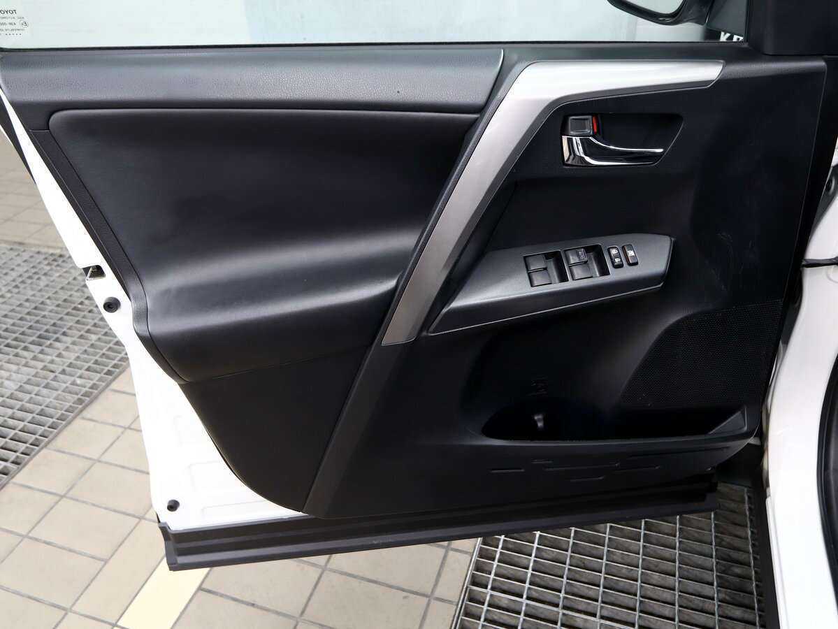 Купить Toyota RAV4 с пробегом. Фото: #13