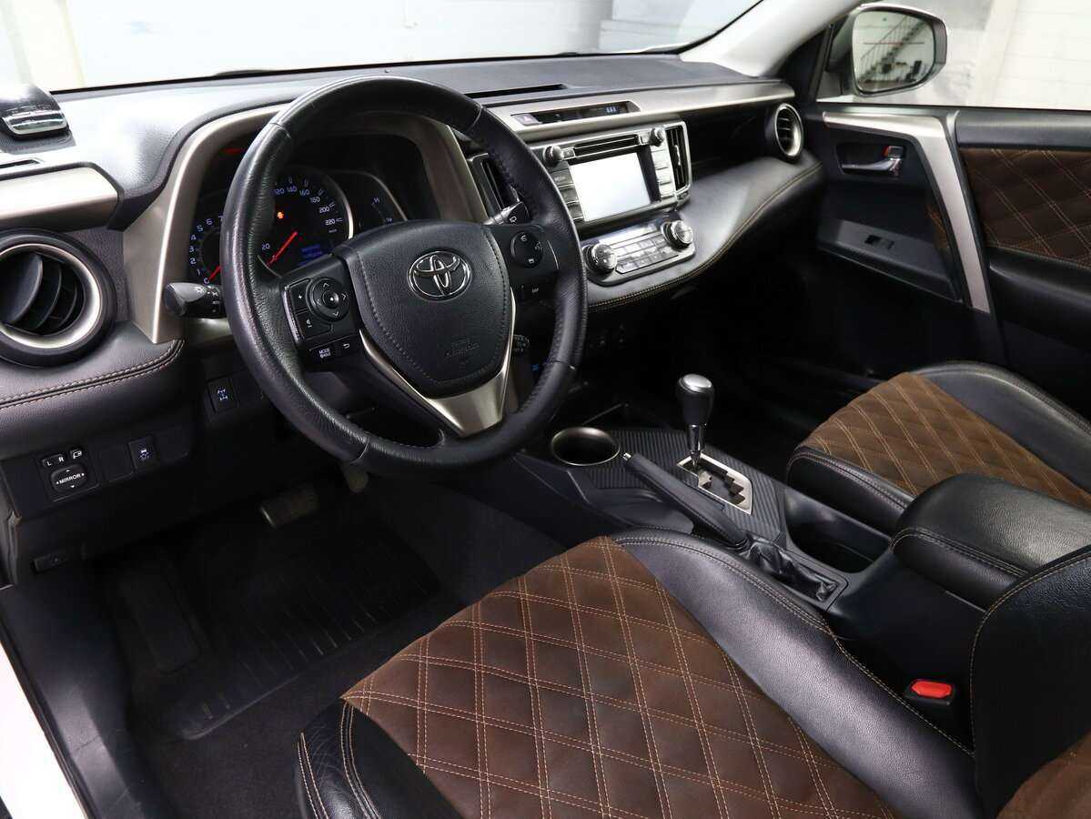 Купить Toyota RAV4 с пробегом. Фото: #7