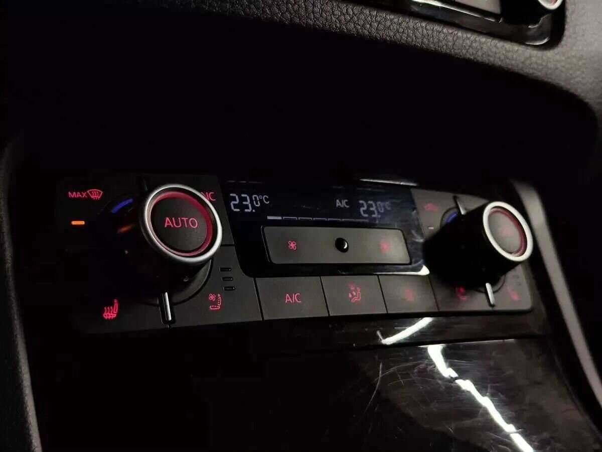 Купить Volkswagen Touareg с пробегом. Фото: #16