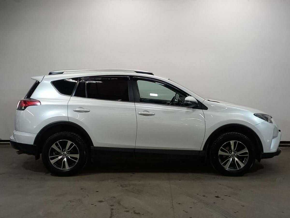 Купить Toyota RAV4 с пробегом. Фото: #3