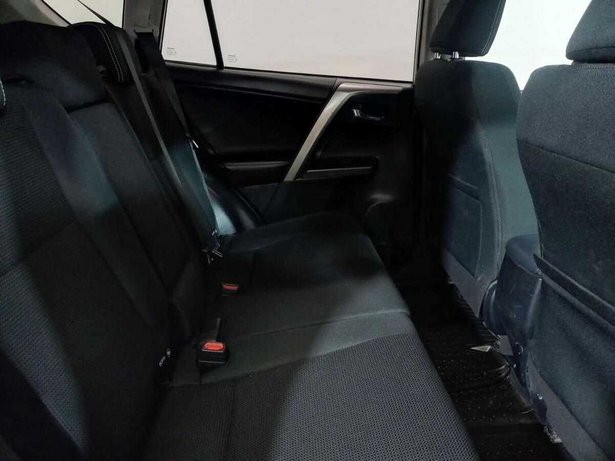 Купить Toyota RAV4 с пробегом. Фото: #10