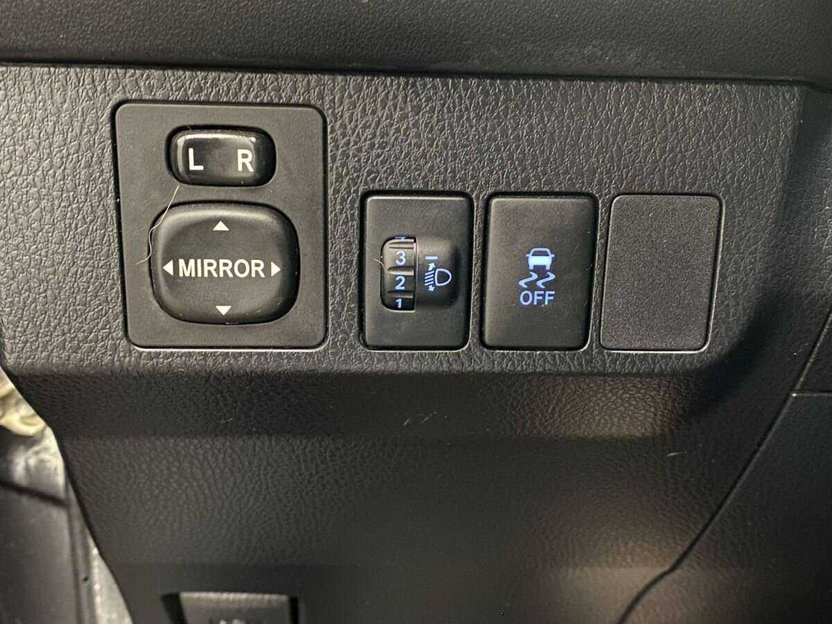 Купить Toyota RAV4 с пробегом. Фото: #13