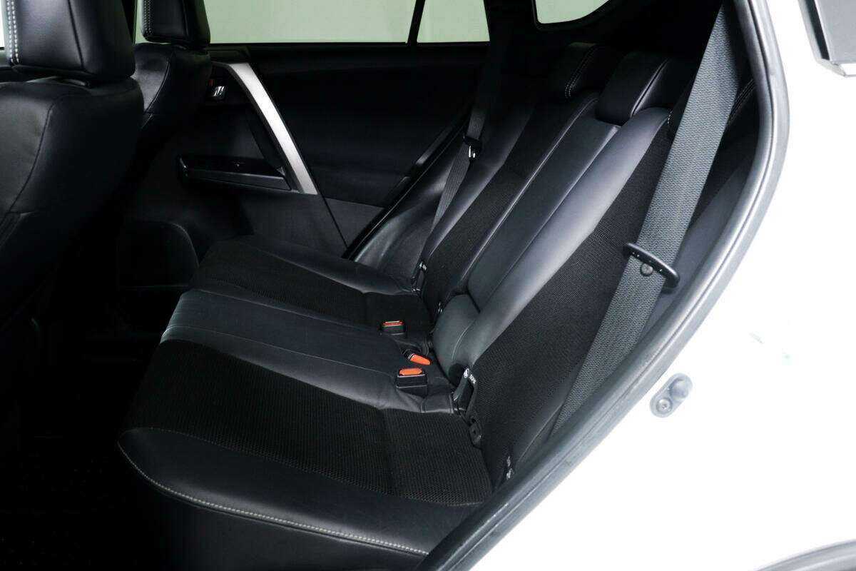 Купить Toyota RAV4 с пробегом. Фото: #11