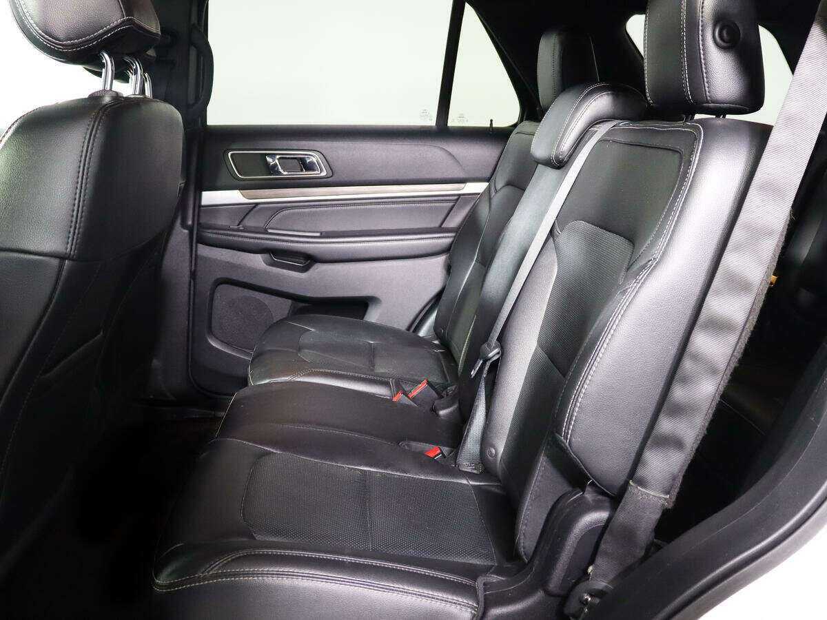 Купить Ford Explorer с пробегом. Фото: #7