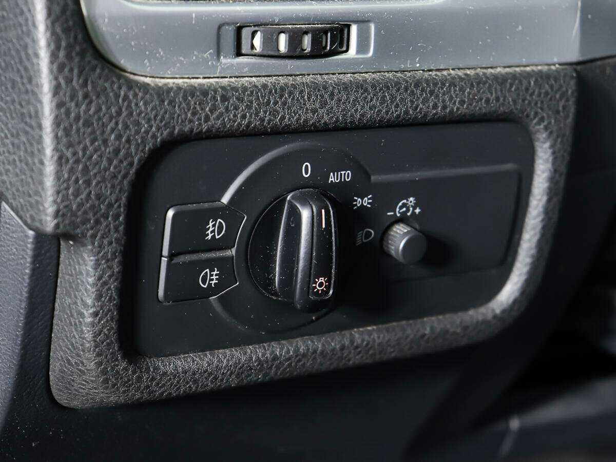 Купить Volkswagen Touareg с пробегом. Фото: #16