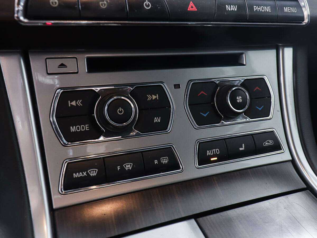 Купить Jaguar XF с пробегом. Фото: #20