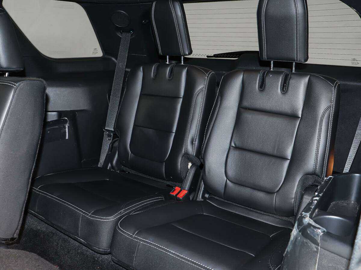 Купить Ford Explorer с пробегом. Фото: #11