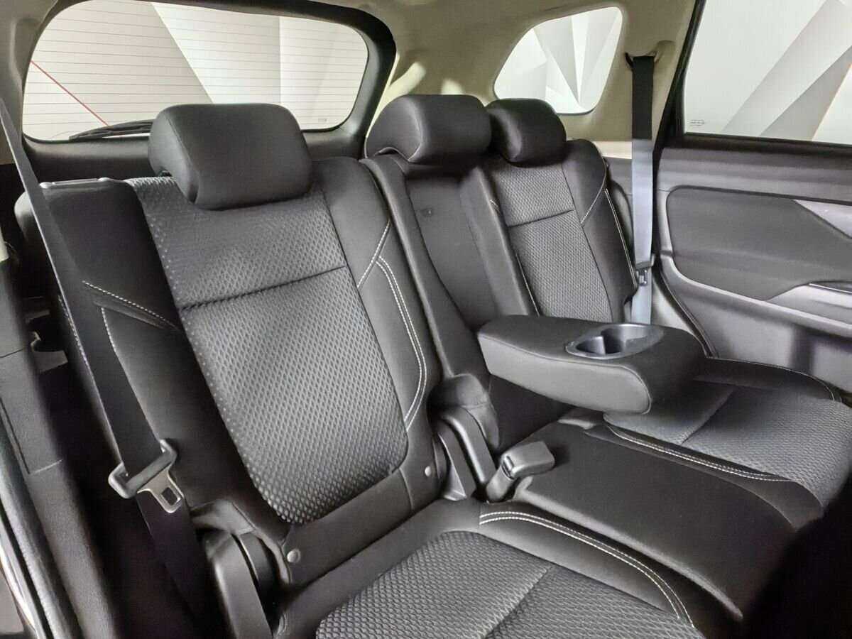 Купить Mitsubishi Outlander с пробегом. Фото: #8