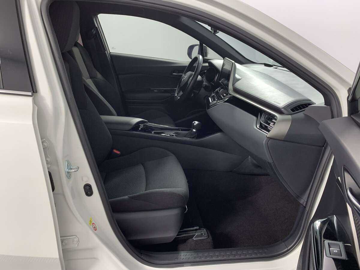 Купить Toyota C-HR с пробегом. Фото: #15
