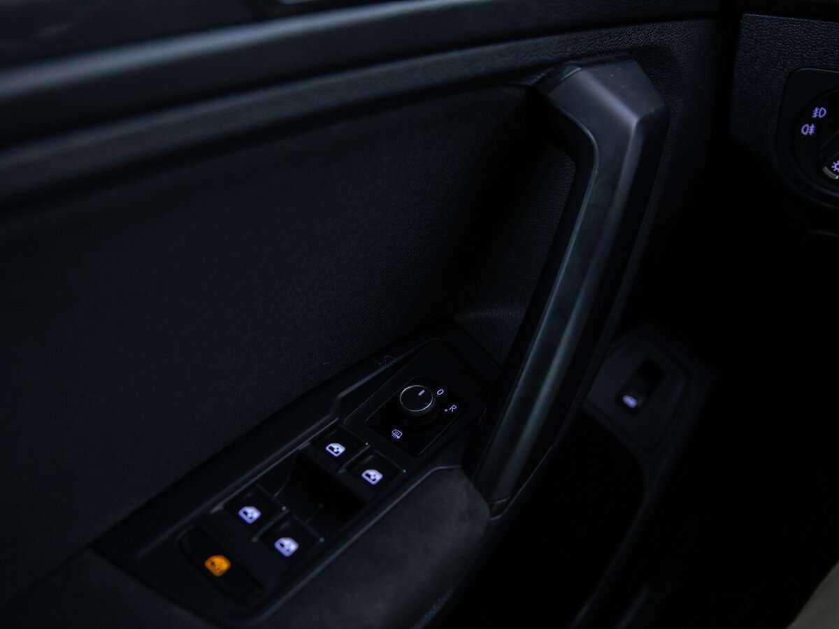 Купить Volkswagen Tiguan с пробегом. Фото: #11