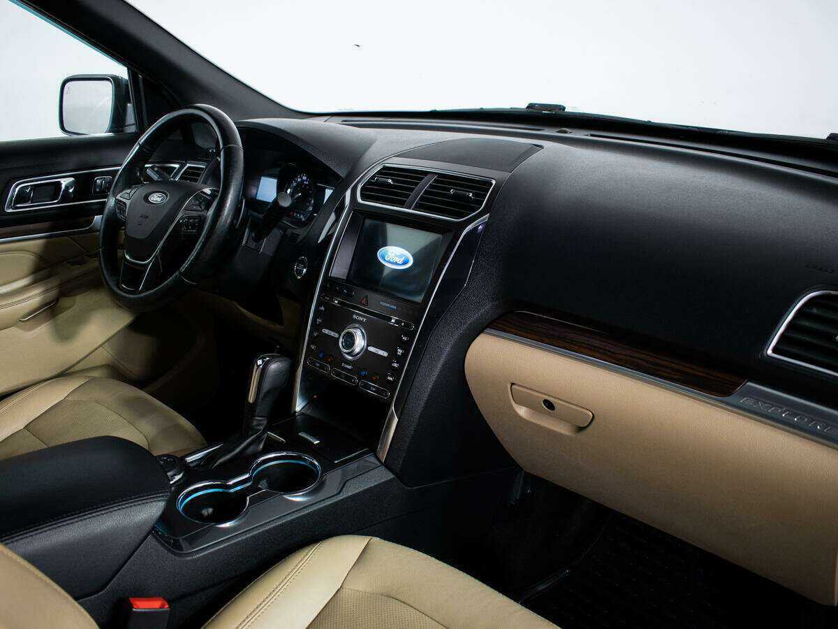 Купить Ford Explorer с пробегом. Фото: #8