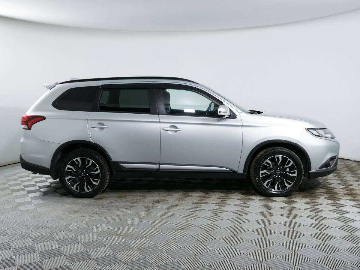 Купить Mitsubishi Outlander с пробегом. Фото: #3