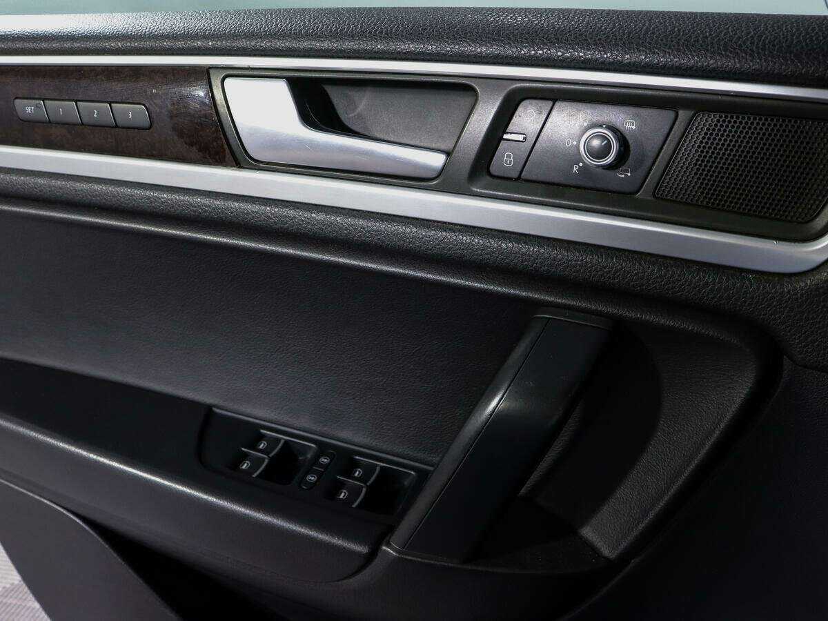 Купить Volkswagen Touareg с пробегом. Фото: #18