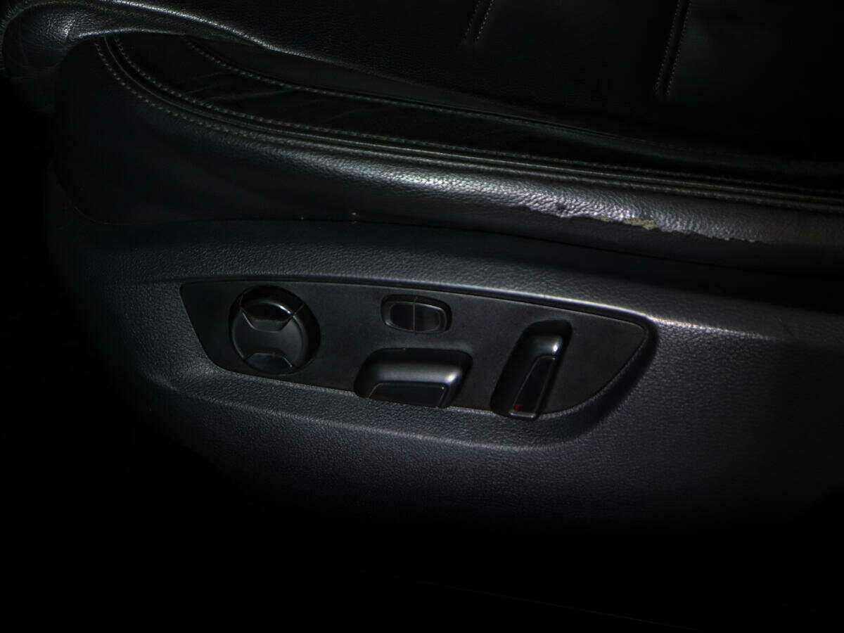 Купить Volkswagen Touareg с пробегом. Фото: #19