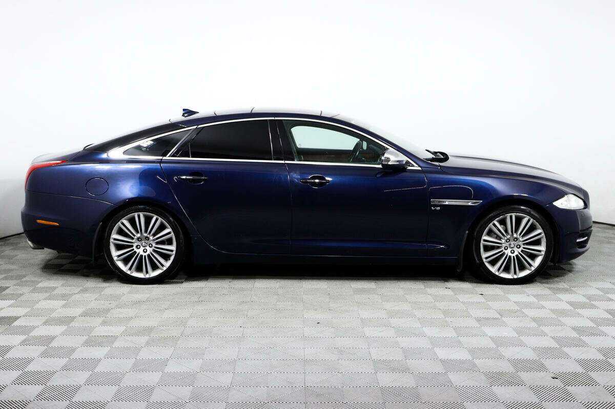 Купить Jaguar XJ с пробегом. Фото: #3