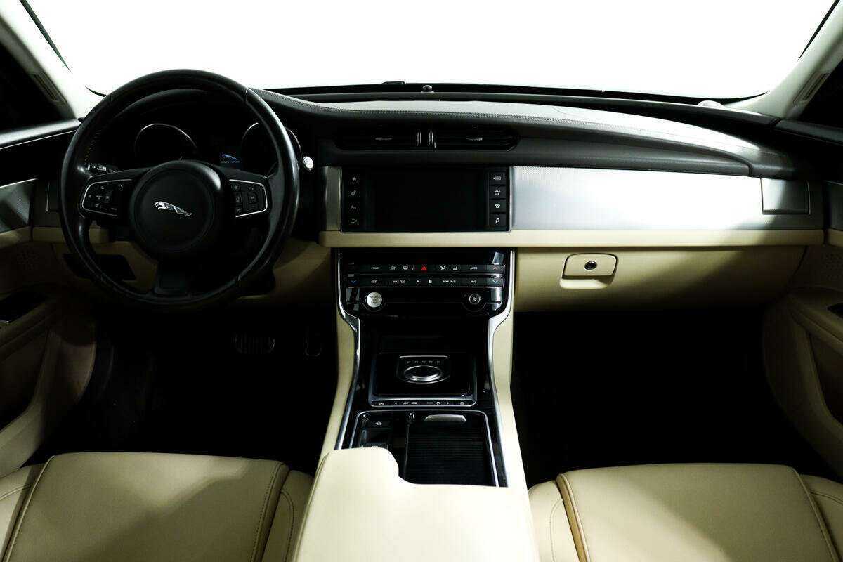Купить Jaguar XF с пробегом. Фото: #10