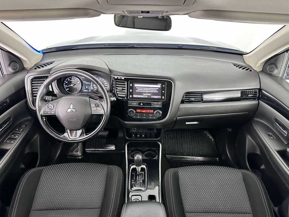 Купить Mitsubishi Outlander с пробегом. Фото: #11