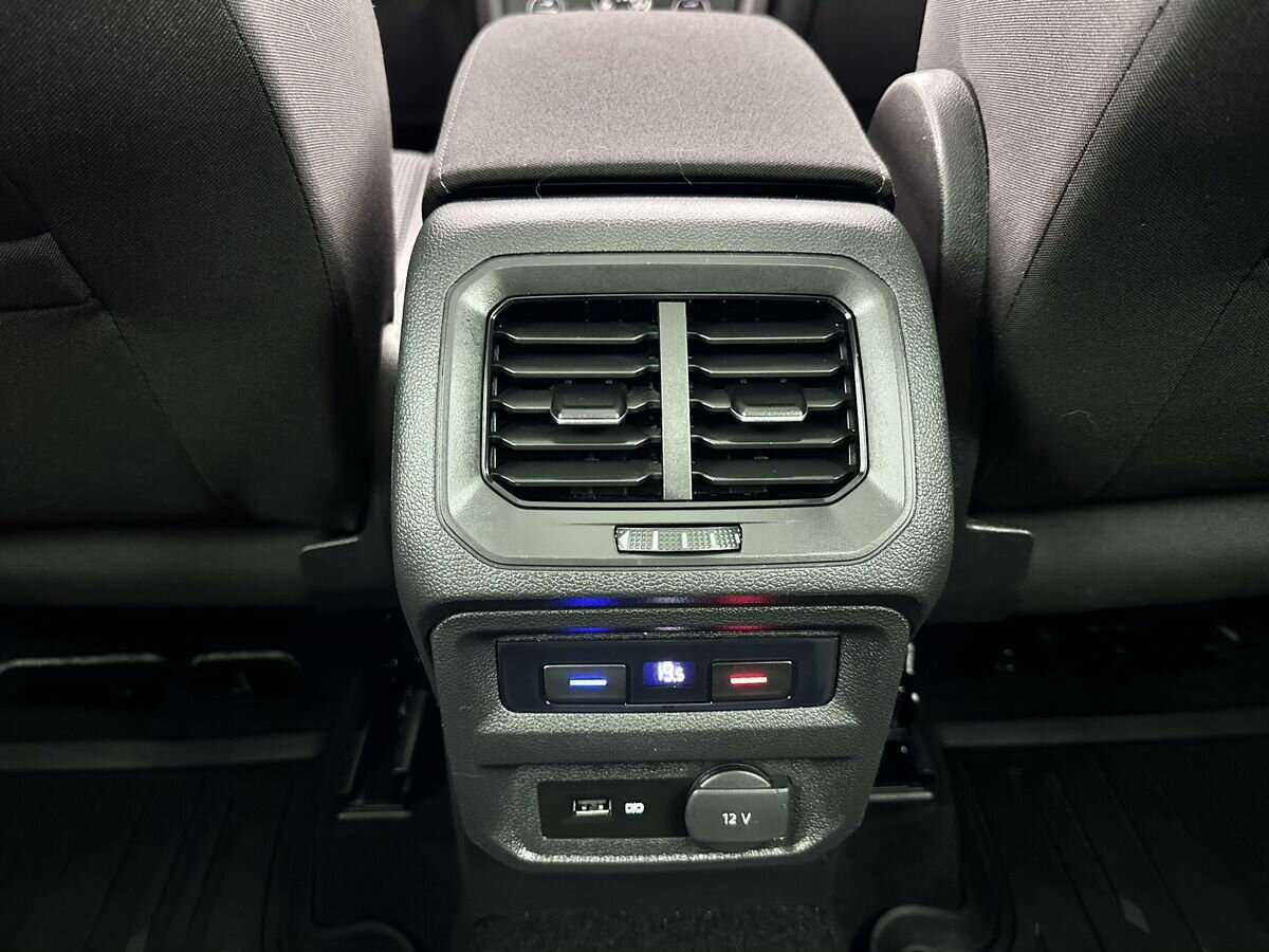 Купить Volkswagen Tiguan с пробегом. Фото: #14