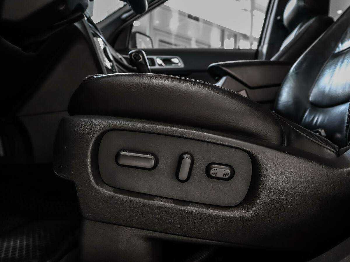 Купить Ford Explorer с пробегом. Фото: #9