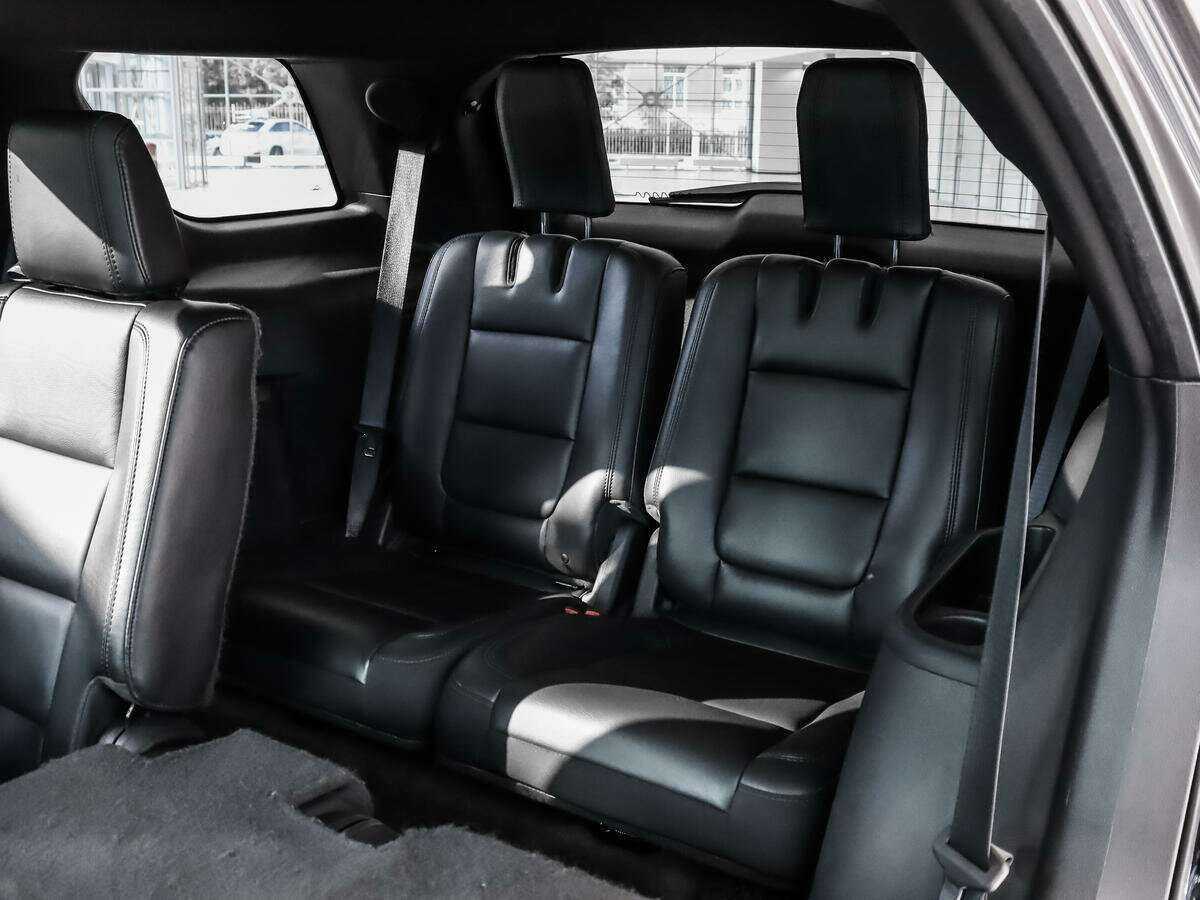 Купить Ford Explorer с пробегом. Фото: #11