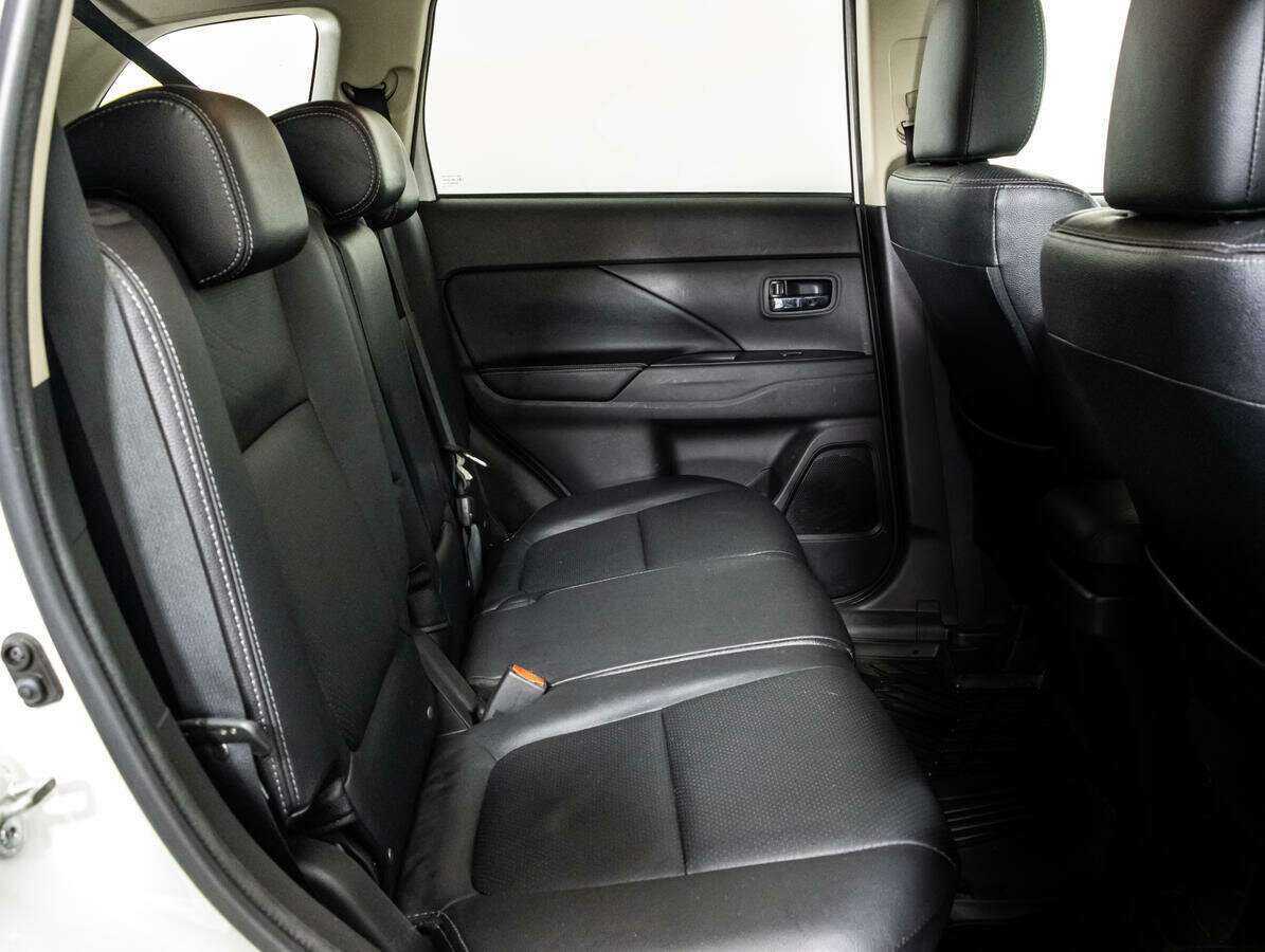 Купить Mitsubishi Outlander с пробегом. Фото: #9