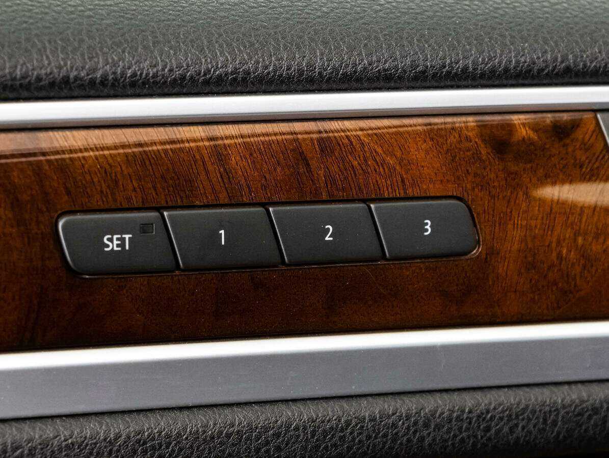 Купить Volkswagen Touareg с пробегом. Фото: #15